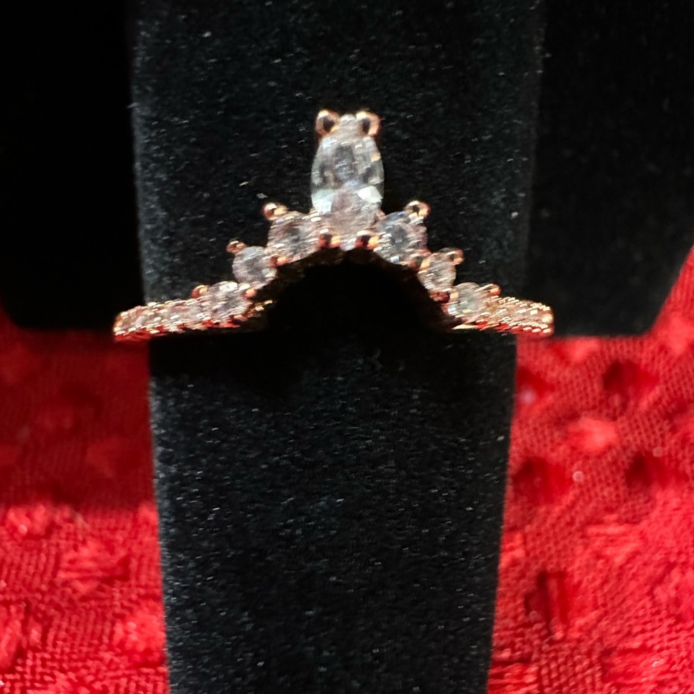 Costume Jewelry Ring. Size 9.
